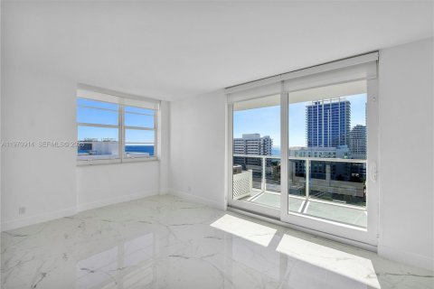 Condo in Fort Lauderdale, Florida, 2 bedrooms  № 2031384 - photo 14