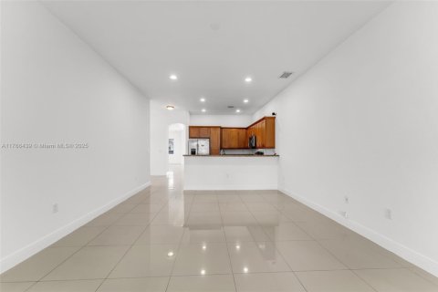 House in Miami, Florida 4 bedrooms, 226.5 sq.m. № 1579736 - photo 16