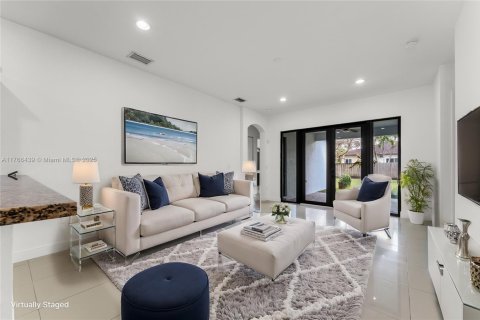 House in Miami, Florida 4 bedrooms, 226.5 sq.m. № 1579736 - photo 3