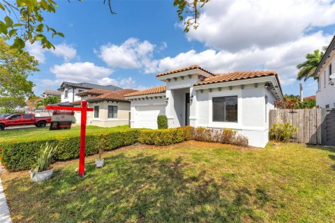 House in Miami, Florida 4 bedrooms, 226.5 sq.m. № 1579736 - photo 6