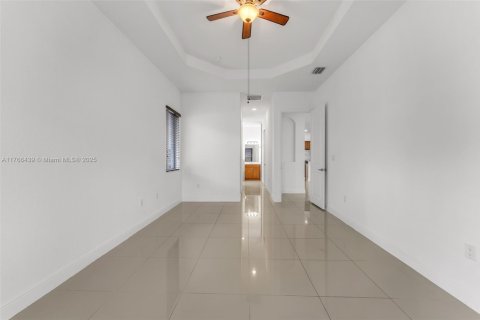 House in Miami, Florida 4 bedrooms, 226.5 sq.m. № 1579736 - photo 19