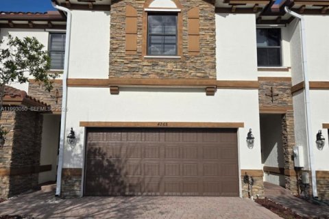 Таунхаус в Майами, Флорида 4 спальни, 196.49м2 № 2056942