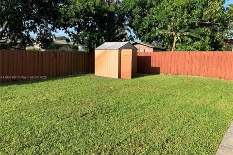 Casa en alquiler en Pembroke Pines, Florida, 3 dormitorios, 132.39 m2 № 2012505 - foto 14