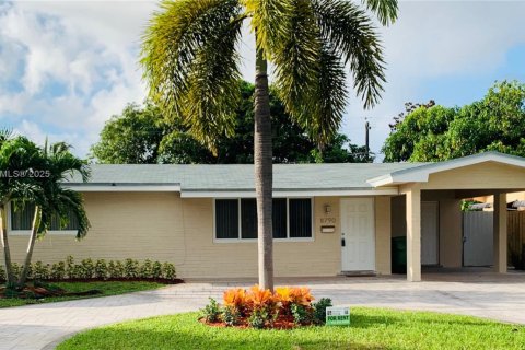 Casa en Pembroke Pines, Florida 3 dormitorios, 132.39 m2 № 2012505