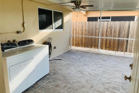 Casa en alquiler en Pembroke Pines, Florida, 3 dormitorios, 132.39 m2 № 2012505 - foto 11