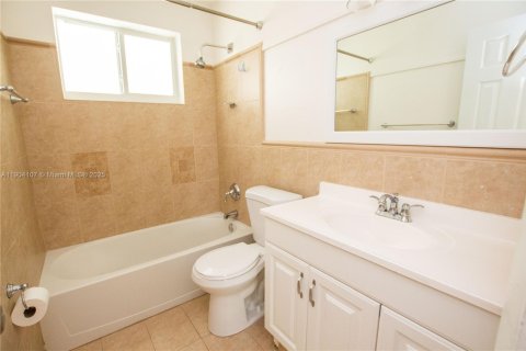 Casa en alquiler en Pembroke Pines, Florida, 3 dormitorios, 132.39 m2 № 2012505 - foto 10