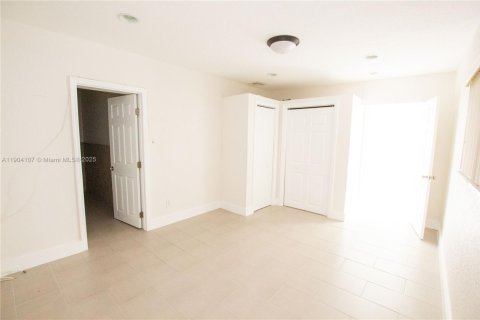 Casa en alquiler en Pembroke Pines, Florida, 3 dormitorios, 132.39 m2 № 2012505 - foto 7