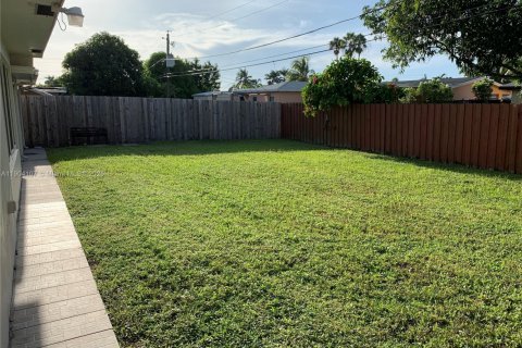 Casa en alquiler en Pembroke Pines, Florida, 3 dormitorios, 132.39 m2 № 2012505 - foto 13