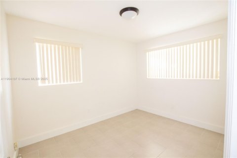 Casa en alquiler en Pembroke Pines, Florida, 3 dormitorios, 132.39 m2 № 2012505 - foto 9