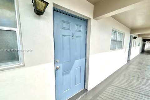 Condo in Tamarac, Florida, 1 bedroom  № 2009644 - photo 13