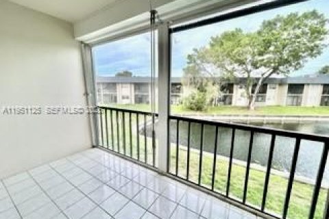 Condo in Tamarac, Florida, 1 bedroom  № 2009644 - photo 7