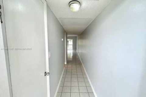 Condo in Tamarac, Florida, 1 bedroom  № 2009644 - photo 10