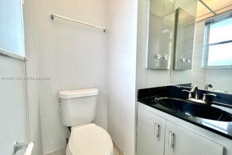 Condo in Tamarac, Florida, 1 bedroom  № 2009644 - photo 8