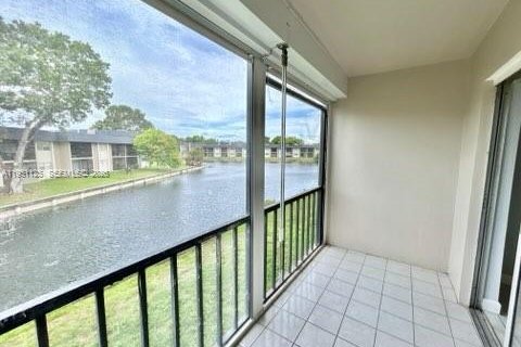 Condo in Tamarac, Florida, 1 bedroom  № 2009644 - photo 9