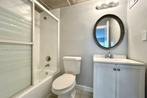 Condo in Tamarac, Florida, 1 bedroom  № 2009644 - photo 6