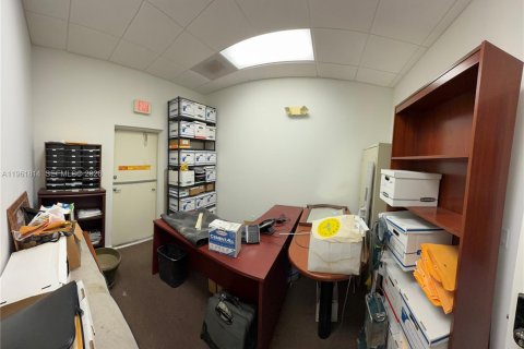 Immobilier commercial à vendre à Miami Lakes, Floride № 2024644 - photo 6