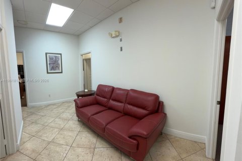 Immobilier commercial à vendre à Miami Lakes, Floride № 2024644 - photo 2