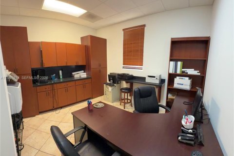 Immobilier commercial à vendre à Miami Lakes, Floride № 2024644 - photo 7
