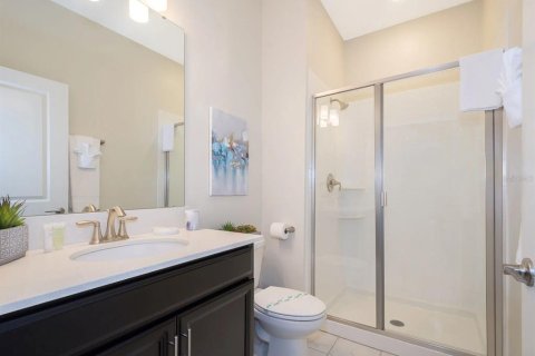 House in Davenport, Florida 5 bedrooms, 286.23 sq.m. № 2210288 - photo 23