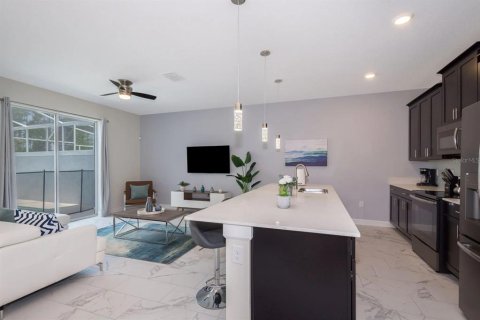 House in Davenport, Florida 5 bedrooms, 286.23 sq.m. № 2210288 - photo 24