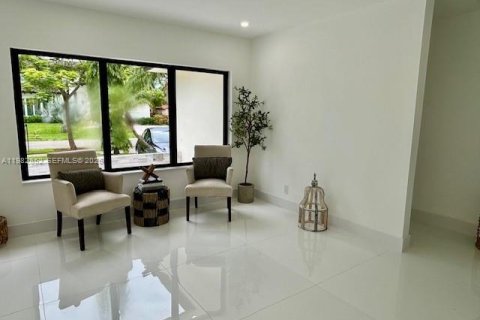 House in Hollywood, Florida 3 bedrooms, 155.7 sq.m. № 2066082 - photo 2