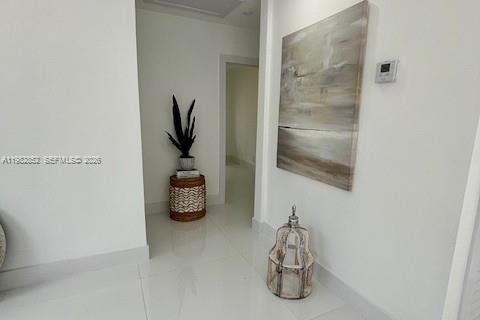 House in Hollywood, Florida 3 bedrooms, 155.7 sq.m. № 2066082 - photo 4