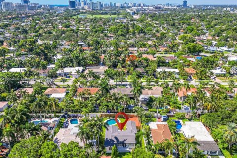 House in Hollywood, Florida 3 bedrooms, 155.7 sq.m. № 2066082 - photo 18