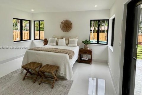 House in Hollywood, Florida 3 bedrooms, 155.7 sq.m. № 2066082 - photo 9