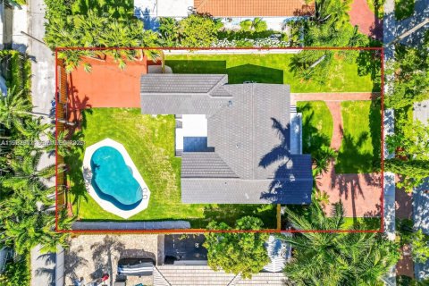 House in Hollywood, Florida 3 bedrooms, 155.7 sq.m. № 2066082 - photo 16