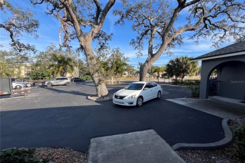 Immobilier commercial à louer à Largo, Floride: 282.42 m2 № 2097091 - photo 5