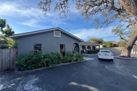 Immobilier commercial à louer à Largo, Floride: 282.42 m2 № 2097091 - photo 6