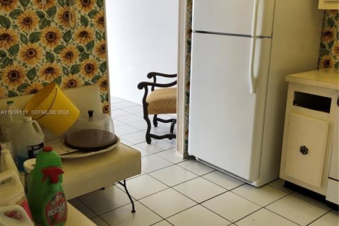 Condo in Aventura, Florida, 1 bedroom № 2152653 - photo 12