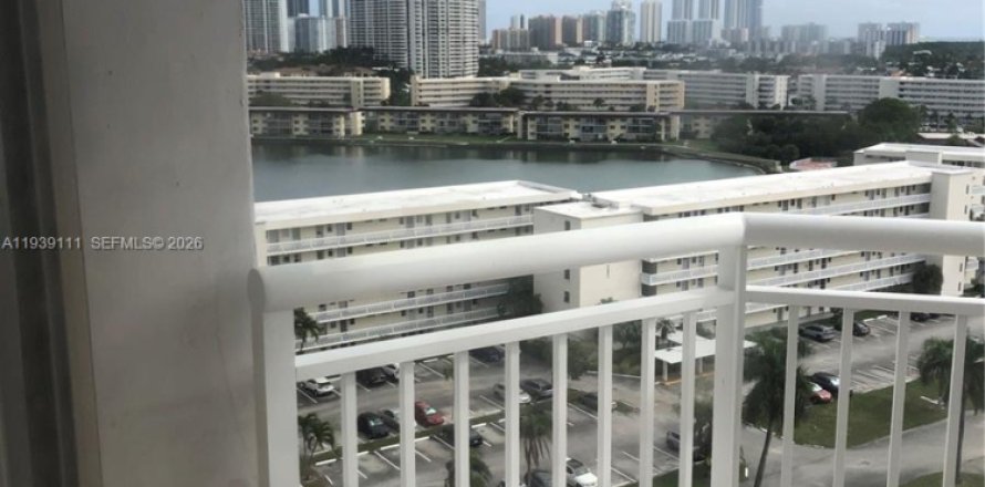Condo in Aventura, Florida, 1 bedroom № 2152653