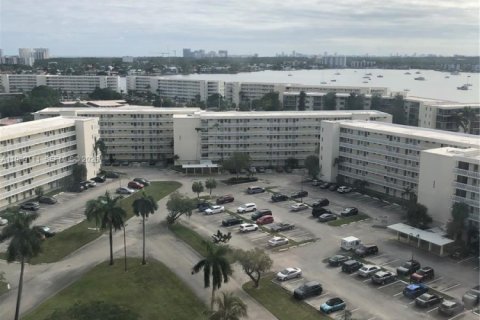 Condo in Aventura, Florida, 1 bedroom № 2152653 - photo 3