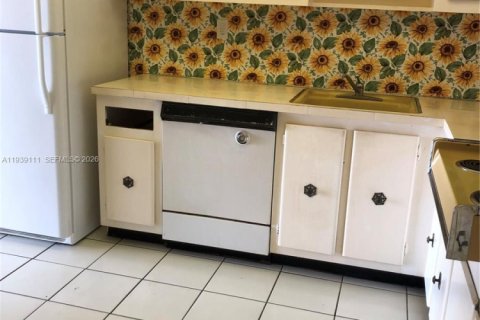 Condo in Aventura, Florida, 1 bedroom № 2152653 - photo 11