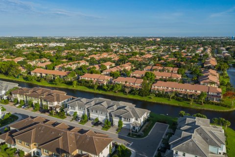 Townhouse in Boca Raton, Florida 3 bedrooms, 195.65 sq.m. № 1228529 - photo 1