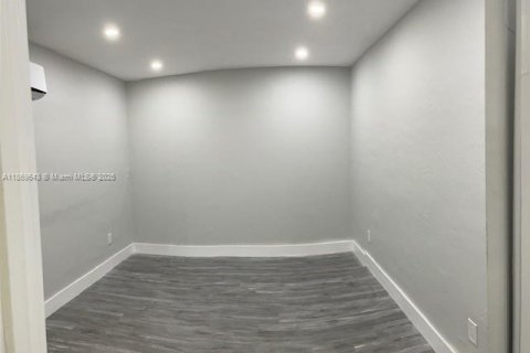 Apartamento en alquiler en North Miami Beach, Florida, 1 dormitorio № 1920212 - foto 5