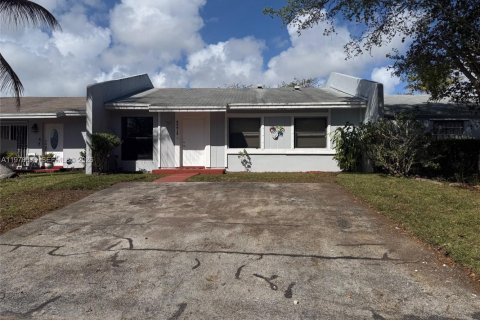 Townhouse in Cutler Bay, Florida 3 bedrooms, 113.81 sq.m. № 2042024