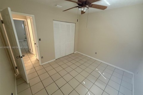 Townhouse in Cutler Bay, Florida 3 bedrooms, 113.81 sq.m. № 2042024 - photo 10