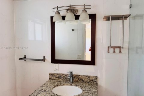 Apartamento en alquiler en Bay Harbor Islands, Florida, 2 dormitorios, 635.17 m2 № 2030723 - foto 8