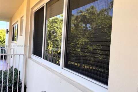 Apartamento en Bay Harbor Islands, Florida 2 dormitorios, 635.17 m2 № 2030723