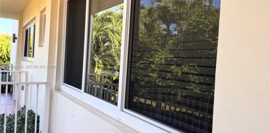 Apartamento en Bay Harbor Islands, Florida 2 dormitorios, 635.17 m2 № 2030723