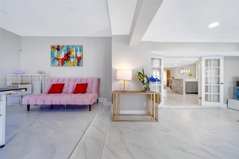 Casa en alquiler en Lauderdale-by-the-Sea, Florida, 4 dormitorios, 257.34 m2 № 2015798 - foto 19