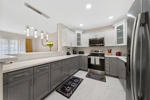 Casa en alquiler en Lauderdale-by-the-Sea, Florida, 4 dormitorios, 257.34 m2 № 2015798 - foto 13