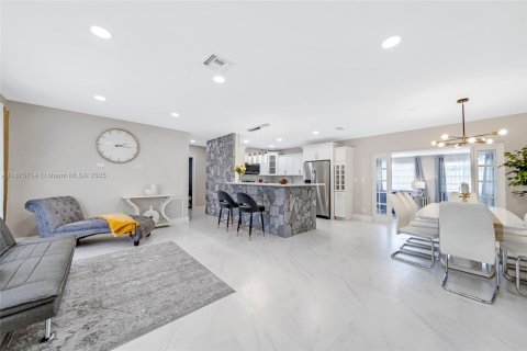 Casa en alquiler en Lauderdale-by-the-Sea, Florida, 4 dormitorios, 257.34 m2 № 2015798 - foto 2