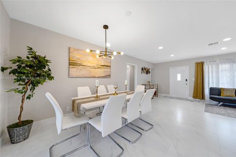 Casa en alquiler en Lauderdale-by-the-Sea, Florida, 4 dormitorios, 257.34 m2 № 2015798 - foto 8