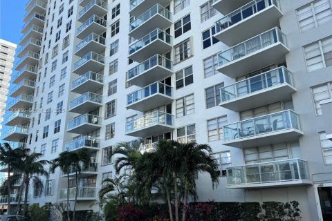Condominio en Sunny Isles Beach, Florida, 2 dormitorios № 2090876