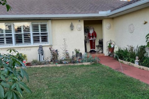 Villa ou maison à vendre à Port St. Lucie, Floride: 4 chambres, 159.79 m2 № 2064918 - photo 2