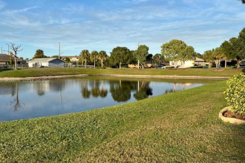 Villa ou maison à vendre à Port St. Lucie, Floride: 4 chambres, 159.79 m2 № 2064918 - photo 9