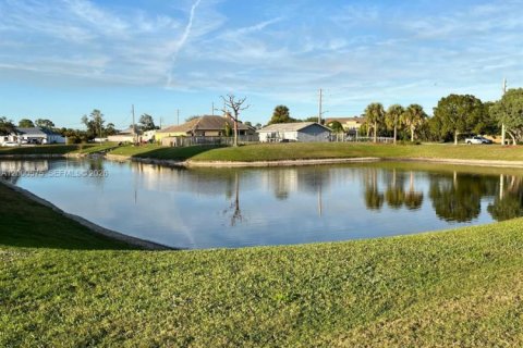 Villa ou maison à vendre à Port St. Lucie, Floride: 4 chambres, 159.79 m2 № 2064918 - photo 5